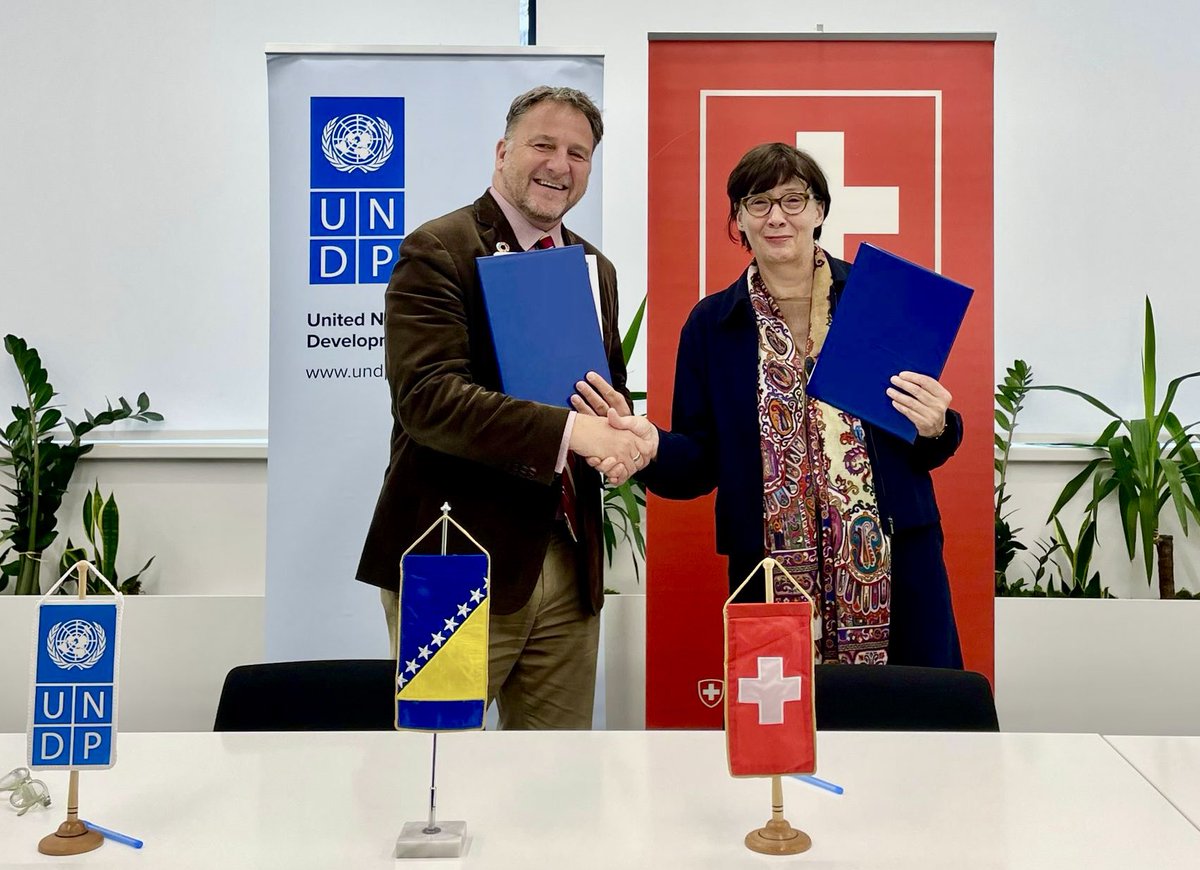 Joining forces 🇺🇳🇨🇭 to promote #CircularEconomy as part of our #GreenTransition portfolio in #BosniaHerzegovina 🇧🇦. <a href="/UNDPBiH/">UNDP in Bosnia and Herzegovina</a> &amp; <a href="/SwissDevCoop/">Swiss Development and Cooperation</a> sign new partnership to contribute to #SDG12 on responsible consumption &amp; production