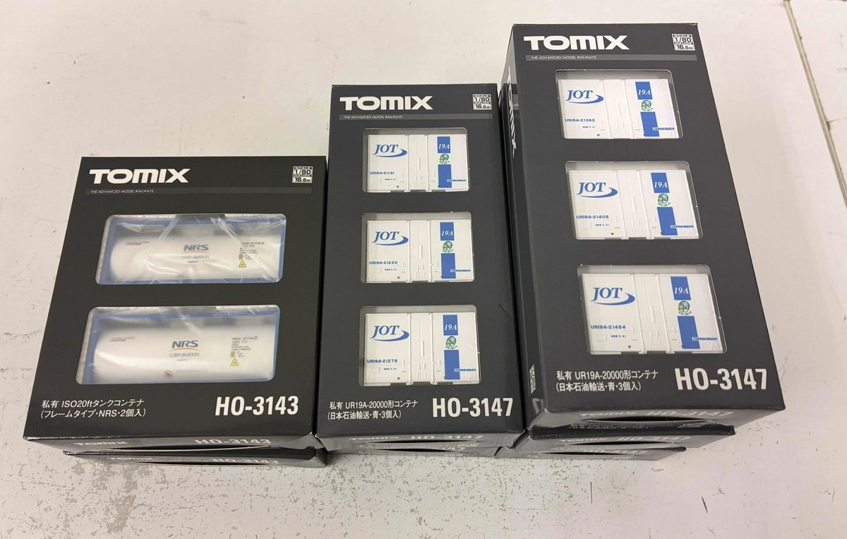 ModellbahnJP's tweet image. 【海を渡った模型達】

TOMIX / MODEL ICON製コンテナ各種(16番)

こちらは🇺🇸へ旅立って行きました。

できるだけ色々な種類のコンテナを載せたい！とのことで、色や形に拘らず選んでいただきました。
特に母国語でローマ字を使う言語圏の方には漢字が書いてあるものが人気なようです。