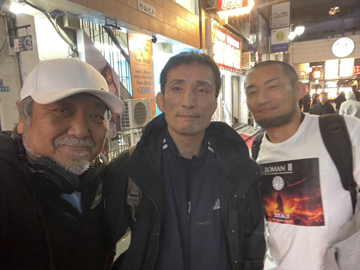 kaitentaisyugi's tweet photo. ローマン2で戦ったレジェンド門脇英基さんと門脇さんのセコンドの原さんと食事をしてきました。楽しい話、先輩達の話、ローマン2での三角絞め防御の話。楽しい時間でした!ありがとうございました!
#ROMAN
#ROMAN2 https://t.co/rSVBert8Zo
