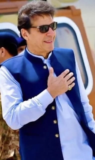 وہ چاہتا ہے کہ پاکستان مدینہ کی ریاست کی طرز پر ہو،
جہاں رحم، عدل اور ایمان بنیاد ہوں۔
جہاں حکمران خود کو عوام کا خادم سمجھیں۔

<a href="/TeamiPians/">Team Insafians 𝗣𝗼𝘄𝗲𝗿</a>
#راستہ_ایک_آزادی_یا_موت