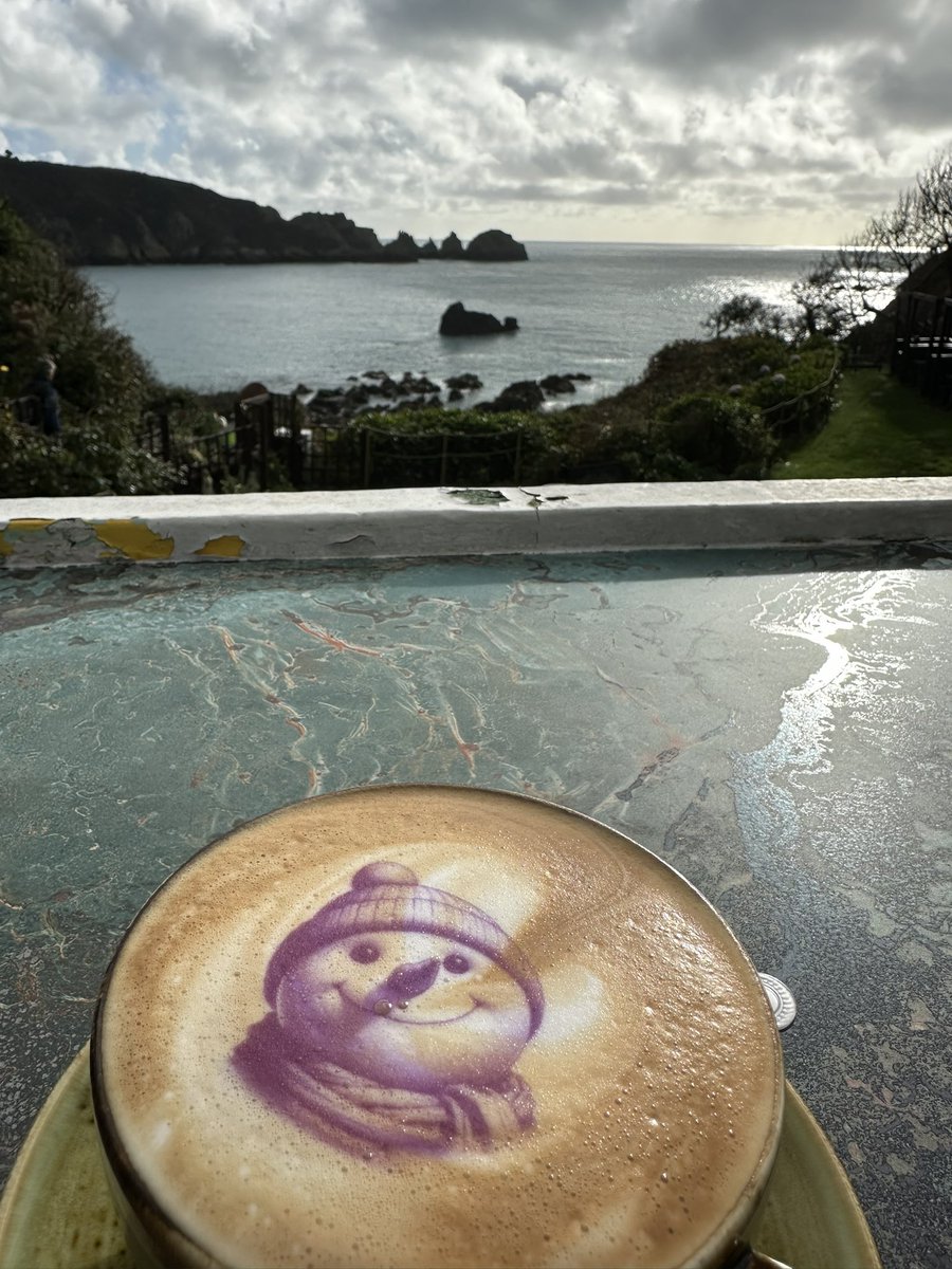 gnsymutterings's tweet image. #seaswimming and walking had my regular early Saturday swim at the horseshoe then had a walk to Moulin Huet whilst youngest was playing tennis
