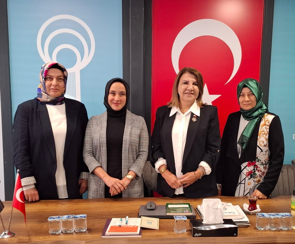 Türkiye Dil ve Edebiyat Derneği Genel Başkanı Sn <a href="/erdemekrem/">Ekrem ERDEM</a> e, kıymetli annesinin vefatı dolayısıyla Kadınlar Komisyonu Yönetimi olarak taziye ziyaretinde bulunduk.
Merhumeye Allah’tan rahmet, ailesine ve sevenlerine başsağlığı diliyoruz.

<a href="/TDEDgm/">Türkiye Dil ve Edebiyat Derneği</a>