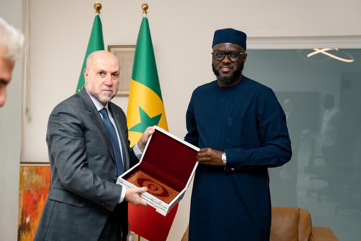 Ce samedi 8 novembre, j’ai eu l’honneur de recevoir en audience l’Envoyé spécial du Président de l’État de Palestine, Dr Mahmoud Sidqi Al-Habbash, accompagné de l’Ambassadeur de la Palestine au Sénégal.

Au nom du Président Mahmoud Abbas et du peuple palestinien, il m’a transmis