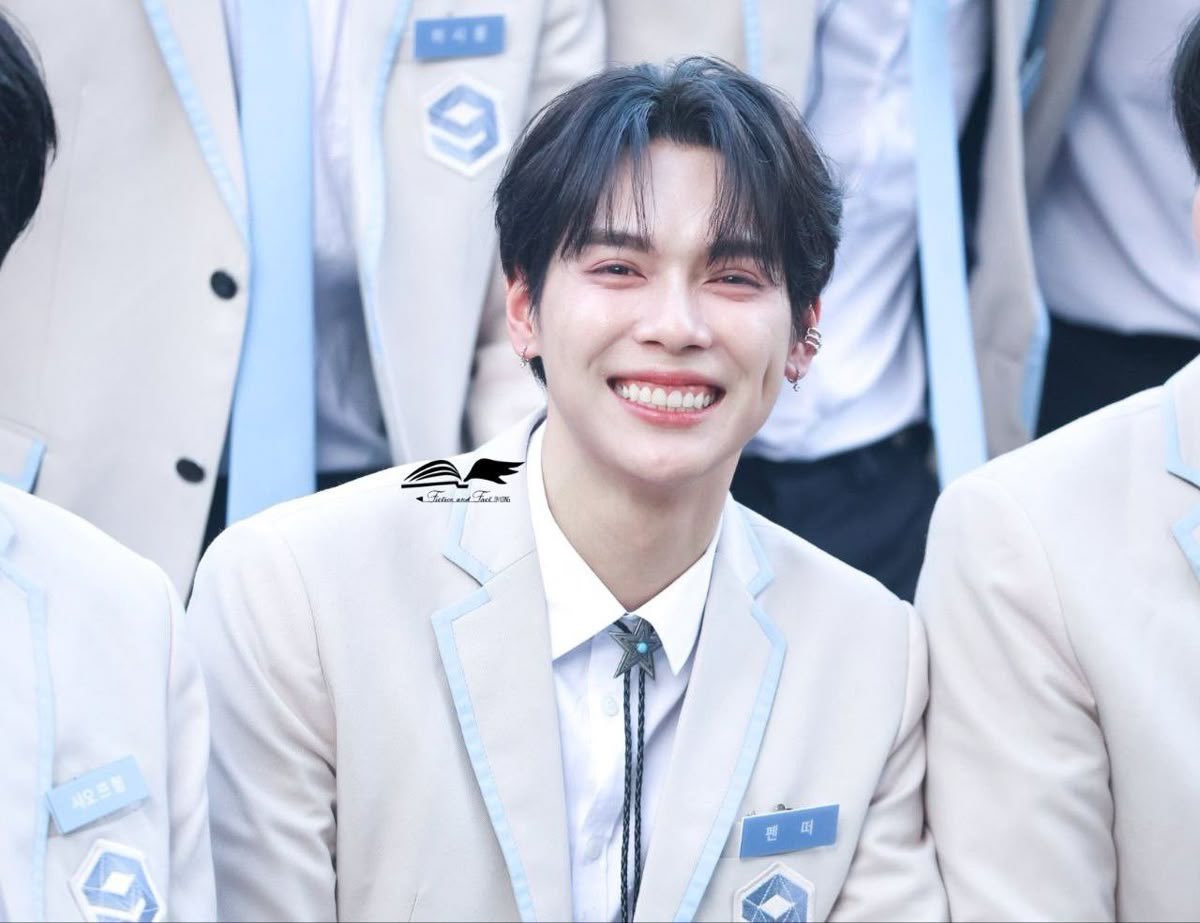 [🐰🧵]

hi! 🫶 you may have known #Pentor from the survival show Starlight Boys (he placed 5th!) or as a member of <a href="/POLARIX1228/">POLARIX</a> 💫

but did you know he’s currently working on his solo activities ? — including acting as the main lead in a new BL series currently airing? 

🧵 a