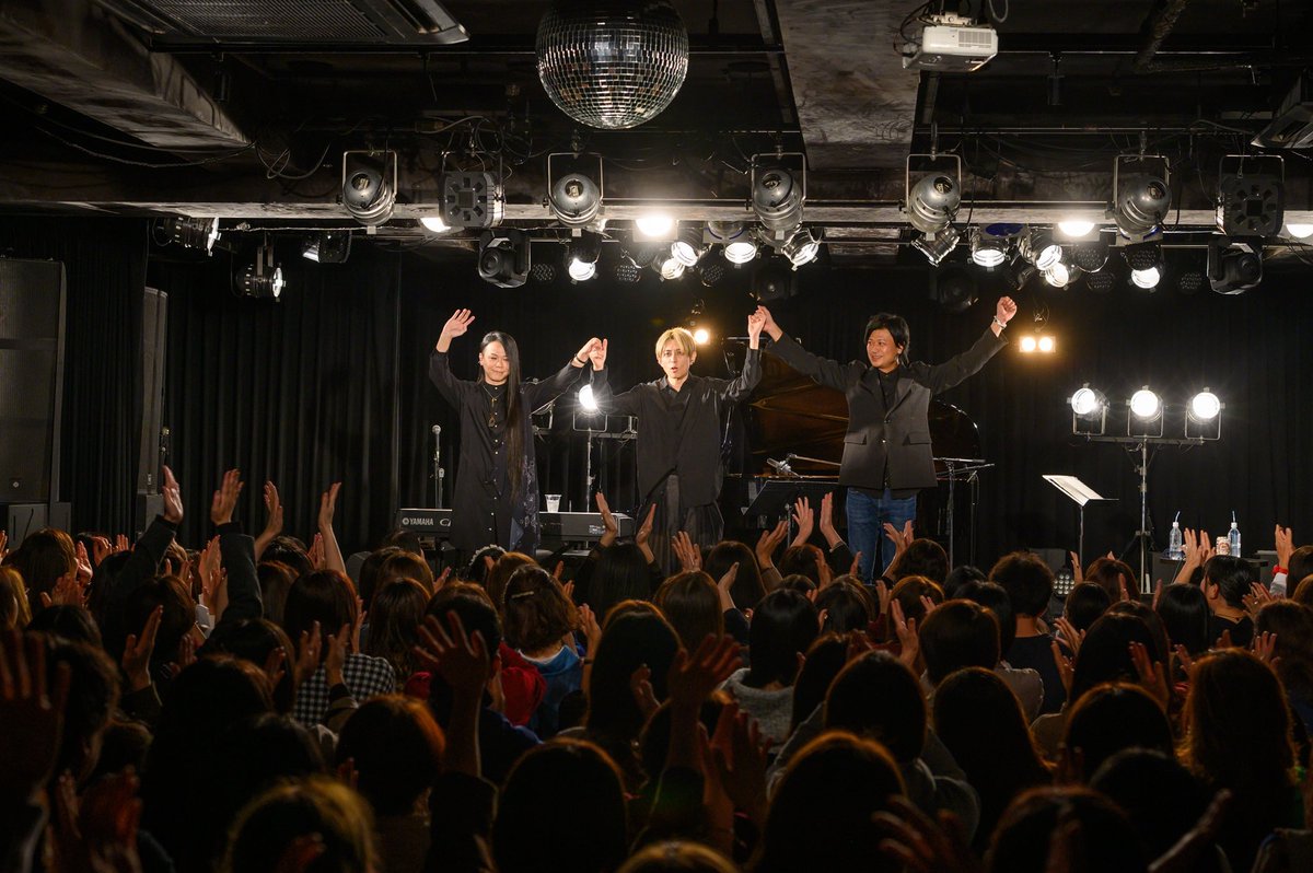 Tmitsunaga's tweet photo. 逢えるだけでも嬉しいのに
飛び入りさせてもらって
最高に幸せな時間になりました。
心からありがとうございます🙏😍
#堂珍嘉邦
#柴田敏孝
#光永泰一朗
#RENT2017
#RENT2020 https://t.co/AnsfVYbOZ3
