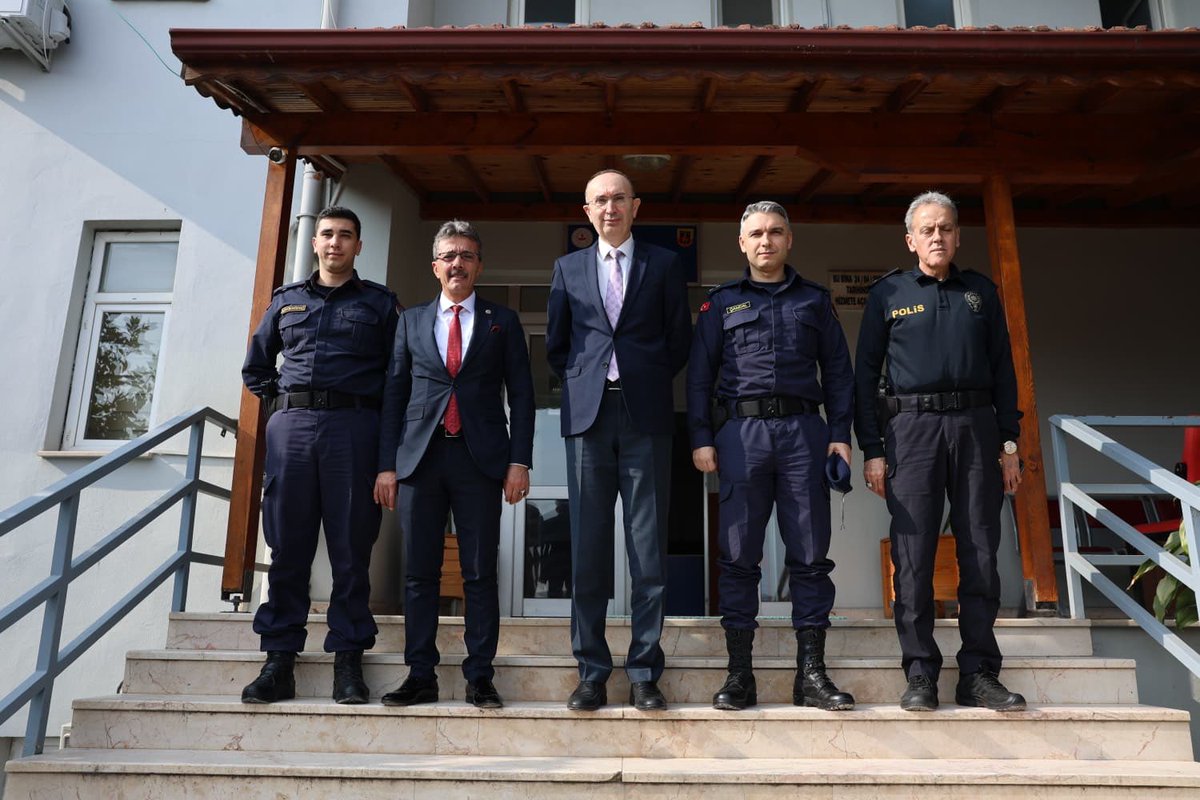 İlçemizin önemli asayiş konularını Belediye Başkanımız ve Kolluk Amirlerimizle değerlendirdik. Çarşamba Pazarımızın yeni yerinin güvenlik tedbirleri ve konulacak kameralar da önemli gündemimiz oldu.