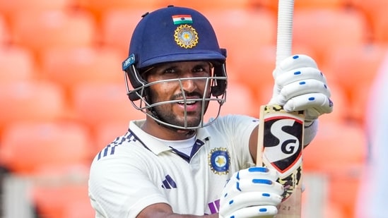 - Compact technique.
- Solid temperament.
- Calm under pressure.
- 73 + avg in last 10 First Class Innings.
- back to back Hundreds Vs SA A.

Jurel will be a better batter at no 3 than Sai Sudharshan. 🇮🇳