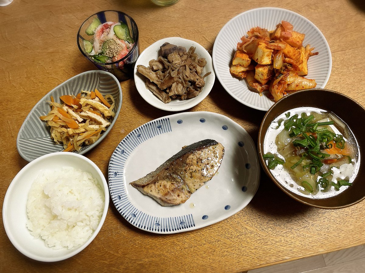今日の晩ごはん
作り置きの消費😅
おなかいっぱい食べてしまいました