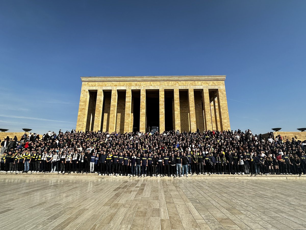 EMANETİNİN BEKÇİLERİYİZ…

CUMHURİYET’E FENER TUTAN GENÇLER!
