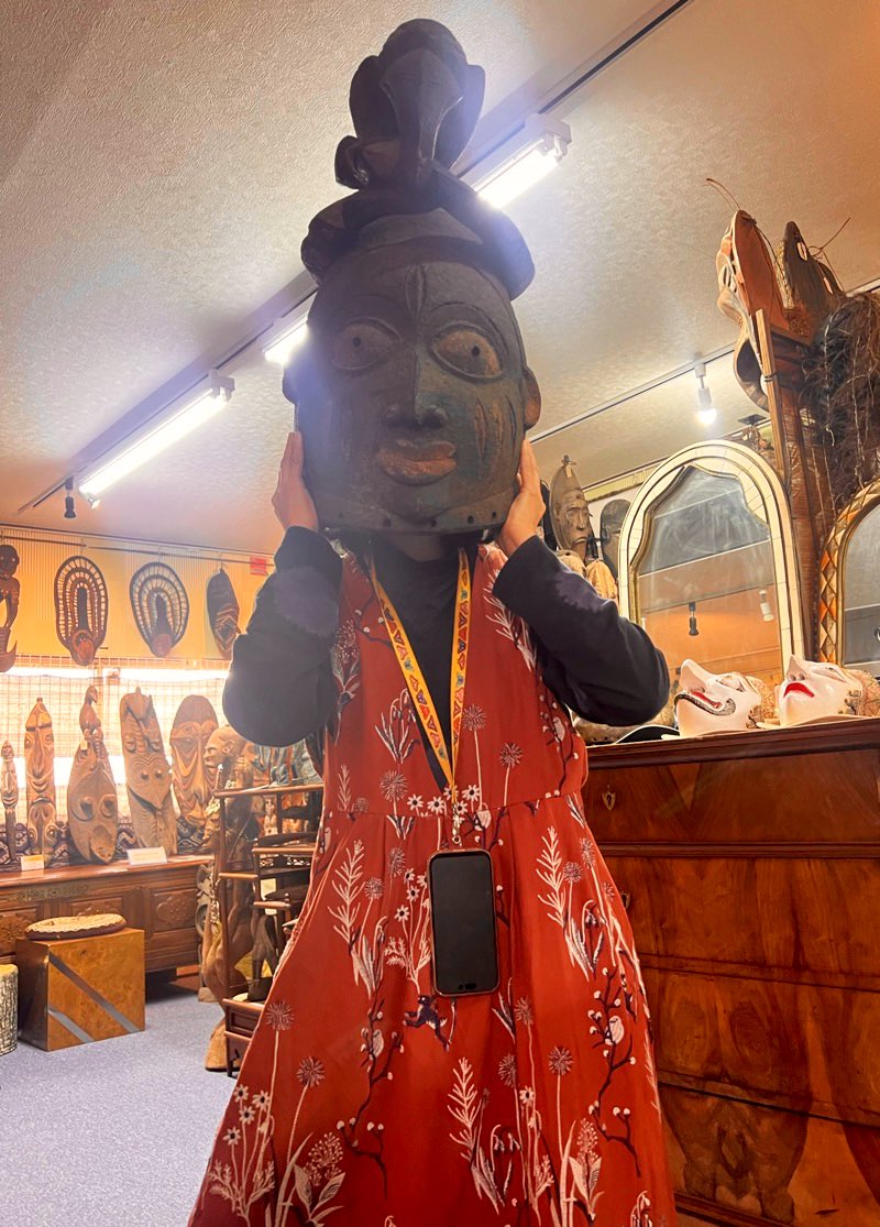 kameminoji's tweet photo. 世界民族仮面&骨董家具ギャラリーが最高すぎて!!
館長さんが2時間くらい仮面や家具について説明してくださいました✨ヘルメット型仮面重い〜
見たことのないタイプの仮面だらけで興奮冷めやらずです🎭行って良かった〜
#世界の仮面 #アフリカンマスク #africanmask https://t.co/bcD0UGJfgz