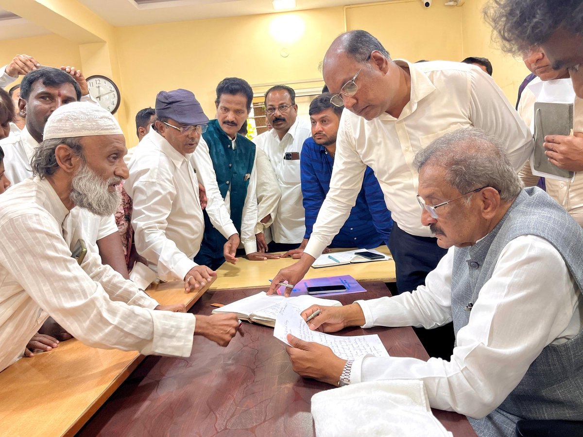thekjgeorge's tweet photo. Today I visited my office, and interacted with the residents of #SarvagnaNagarConstituency, leaders and officials.

During the visit I held discussions with the officials from various departments and reviewed the developmental activities in #SarvagnaNagar.

ಇಂದು ನಾನು ನನ್ನ ಕಚೇರಿಗೆ ಭೇಟಿ ನೀಡಿ, ಸರ್ವಜ್ಞನಗರ ಕ್ಷೇತ್ರದ ನಿವಾಸಿಗಳು, ಮುಖಂಡರು ಹಾಗೂ ಅಧಿಕಾರಿಗಳೊಂದಿಗೆ ಸಂವಾದ ನಡೆಸಿದೆ. ಈ ಸಂದರ್ಭದಲ್ಲಿ ಅಧಿಕಾರಿಗಳೊಂದಿಗೆ ಚರ್ಚಿಸಿ ಸರ್ವಜ್ಞನಗರ ಕ್ಷೇತ್ರದ ಅಭಿವೃದ್ಧಿ ಕಾರ್ಯಗಳನ್ನು ಪರಿಶೀಲಿಸಿದೆ.

#WeWorkForYou @INCKarnataka @INCSarvagna @KJGeorgeOffice