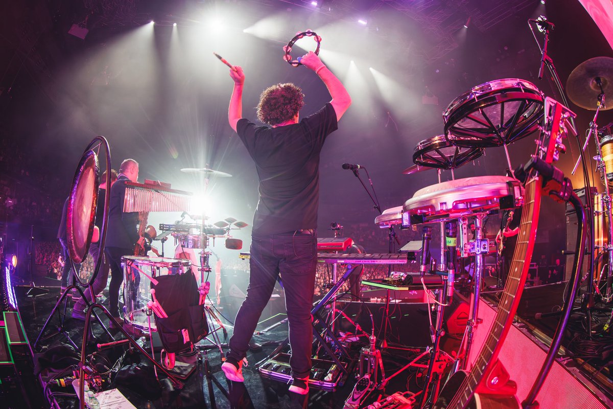 marc__clos's tweet photo. Last) Friday I’m (still) in Love ✨ @loveoflesbian 1/11/25 @MovistarArenaEs  💛💛💛 IV https://t.co/McnbXMWO7X