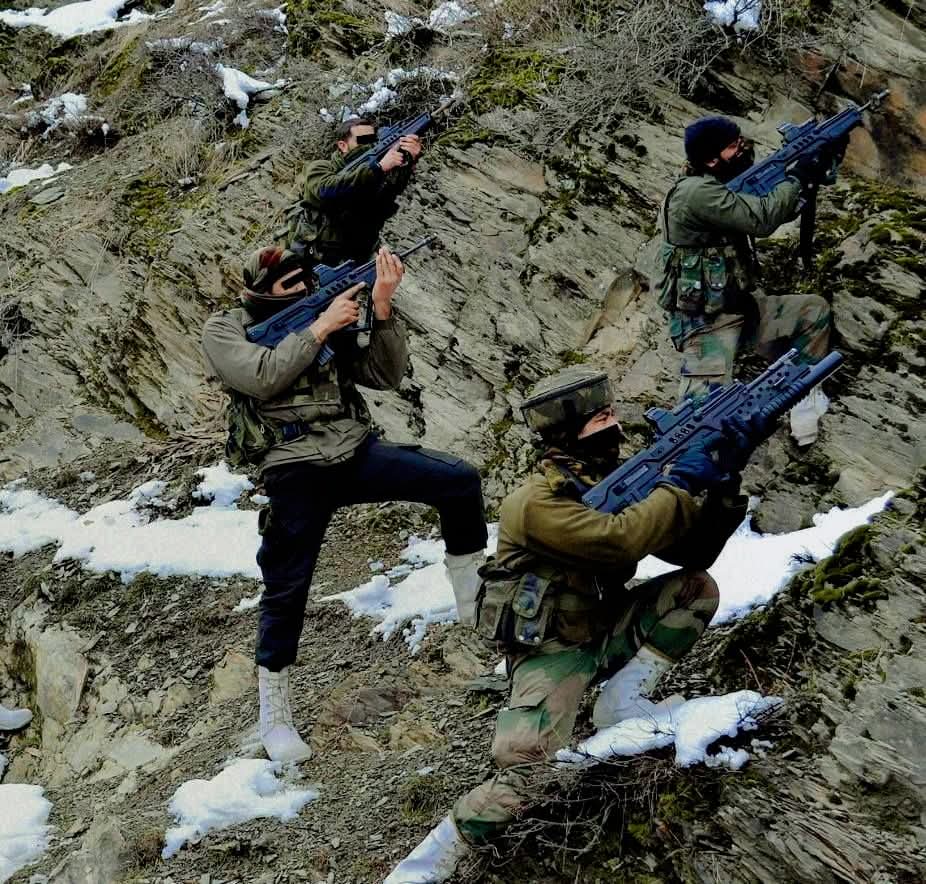NewsIADN's tweet image. #IndianArmy has successfully neutralised 2 terrorists in Keran sector of #Kupwara, J&amp;amp;K today.