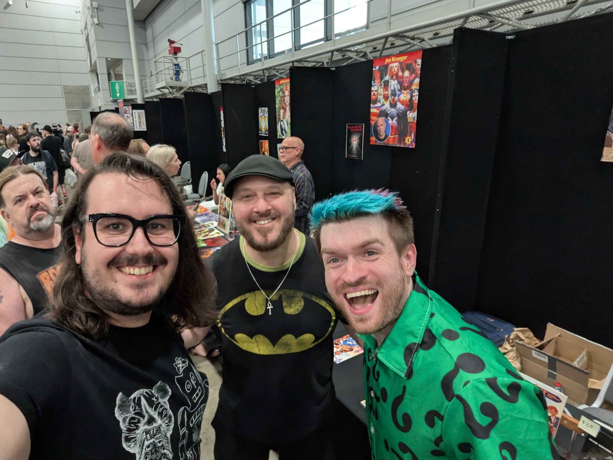 ShieldsJB's tweet image. Had an epic day at @SupanovaExpo #Brisbane 
#SyntaxErrors &amp;amp; myself got to meet
@TomTaylorMade 
with @IMJIMKRUEGER in the background (lovely person). I got a couple *cough cough* (small mountain) of comics signed by Tom - can&apos;t wait to set them up for display on my shelves !!!