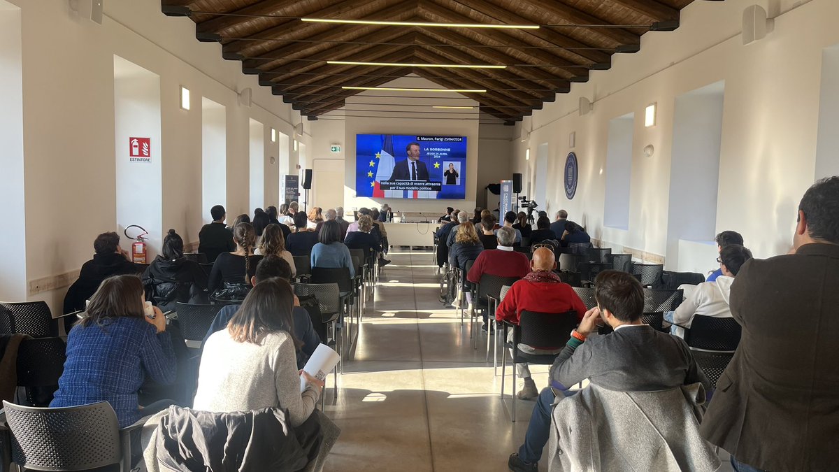 Al via la nuova edizione di #Politicall 25/26, dal titolo “Che ne è dell'Occidente?” 
Introduce il tema <a href="/MatteoGraglia/">Matteo Graglia</a>. #Occidente è oggi una parola ancora al centro del dibattito politico. Ma esiste una identità? O è un concetto polisemico cui ognuno dà la sua definizione?