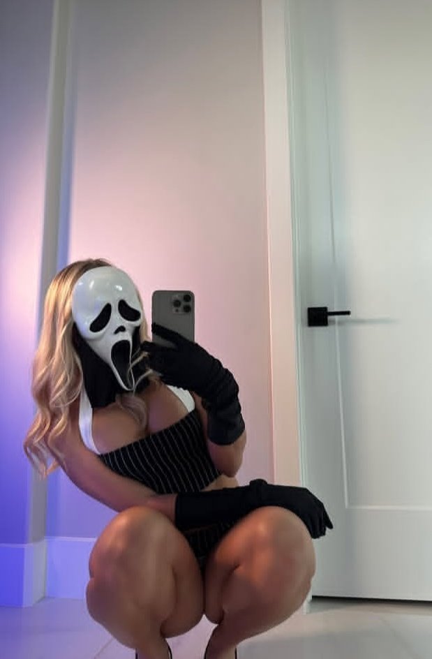 ThompsonVe42591's tweet photo. Happy Halloween 👻what's your favourite look ? https://t.co/gRiTMtmdTJ