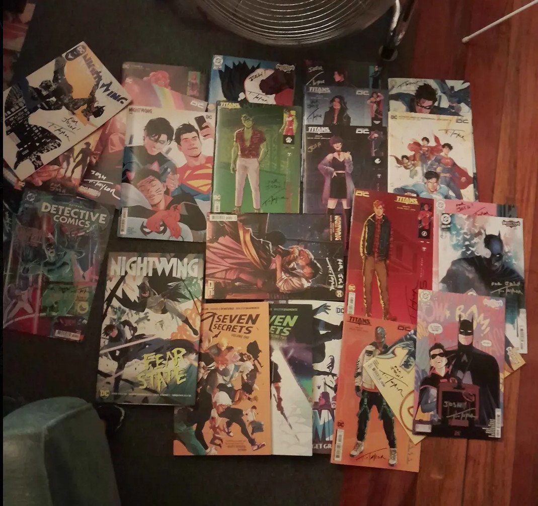 ShieldsJB's tweet image. Had an epic day at @SupanovaExpo #Brisbane 
#SyntaxErrors &amp;amp; myself got to meet
@TomTaylorMade 
with @IMJIMKRUEGER in the background (lovely person). I got a couple *cough cough* (small mountain) of comics signed by Tom - can&apos;t wait to set them up for display on my shelves !!!