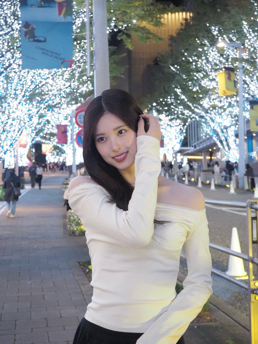 上京して都会のイルミネーションにワクワクしている19歳です笑