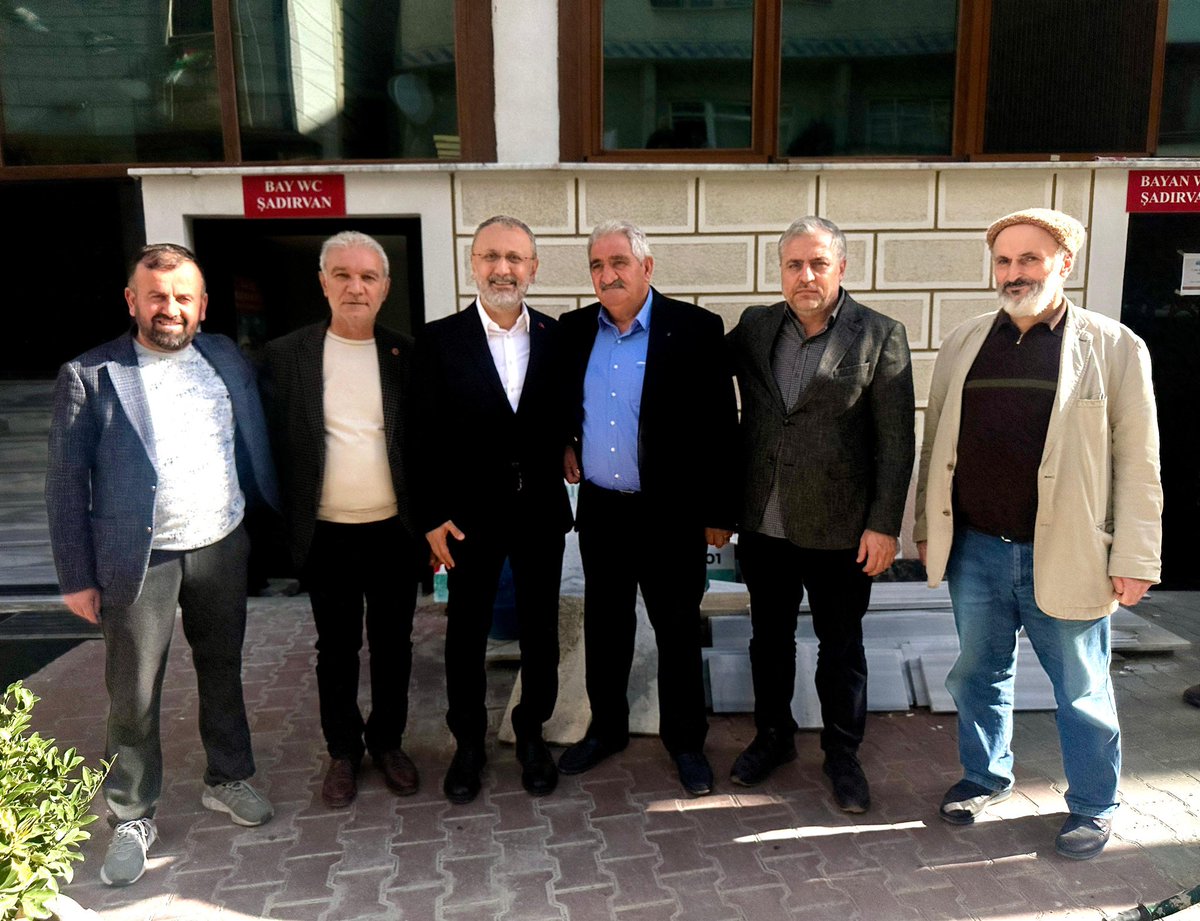 Cuma namazı sonrası, Gümüşsuyu Cami cemaatimizle bir araya geldik. Kıymetli komşularımızla sohbet ettik ve camimizin fiziki eksiklerini yerinde tespit etmek için incelemelerde bulunduk.

#GelenektenGeleceğe #SemtiMukaddes #Eyüpsultan