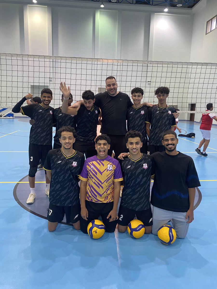 drweaaash's tweet photo. شباب #الوطني لكرة الطائرة 

يتوّجون أبطالًا لـ منطقة تبوك 
دون خسارة شوط واحد 🏆 والحمد لله 

الناشئين أبطال ، الشباب أبطال 🔥 

وش باقي 🤌🏻🤌🏻😉 https://t.co/teiFLDaXN5