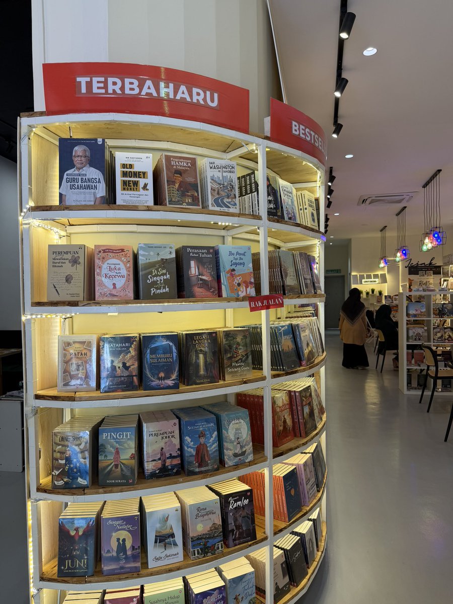 sanglirsarii's tweet photo. definitely my fav place now &amp; its nearby my house je!

came here for my first date with @ainyanunalif_ such a smart sweetheart. banyak issue dikupas &amp; info menarik being shared. semoga kita berjumpa lagi 💕 https://t.co/ykWirJdw5R