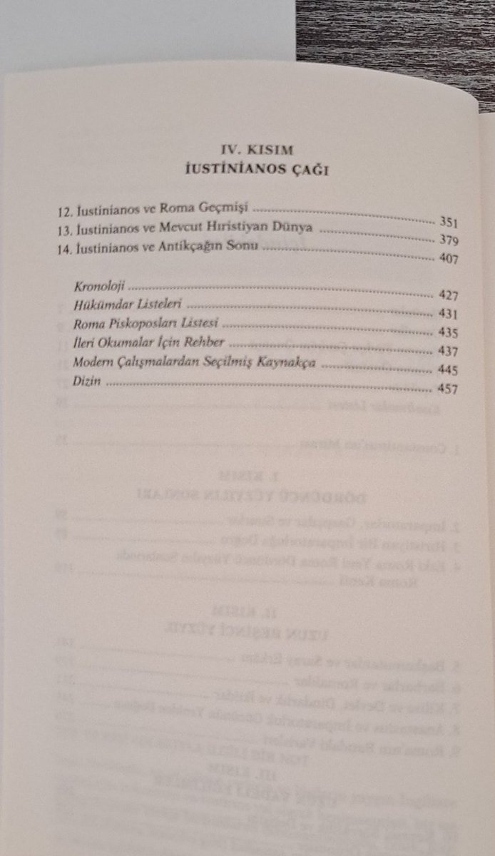 Roma tarihi öğrencilerine, meraklılarına A.D. Lee'nin yazdığı, sevgili Ceren Pilevneli-Çubuk'un çevirdiği bu şahane kitabı önermek isterim.

Roma'dan Bizans'a kitabı MS 4.-6. yy lar arasında Roma'nın geçirdiği dönüşümü takip edebileceğiniz mükemmel bir kitap.
Keyifli okumalar