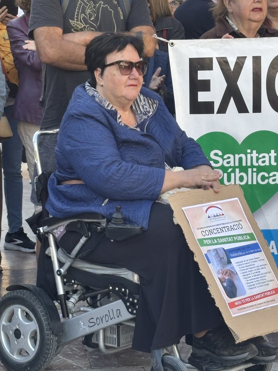 Sanitat_CCOOPV's tweet photo. Concentració a València
Defensem la #SanitatPública
Reivindicacions:
➖llistes d'espera
➕Atenció Primària
➕salut mental https://t.co/xdPq3f6nuu