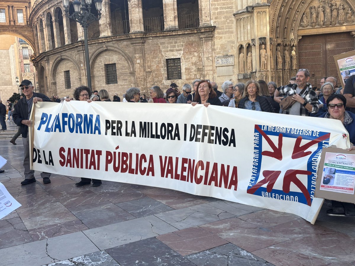 Sanitat_CCOOPV's tweet photo. Concentració a València
Defensem la #SanitatPública
Reivindicacions:
➖llistes d'espera
➕Atenció Primària
➕salut mental https://t.co/xdPq3f6nuu
