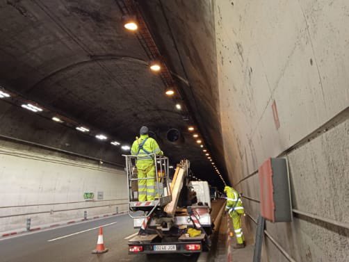 Seguimos invirtiendo en las carreteras de Madrid. Volvemos a licitar esta semana un nuevo contrato para la conservación de tramos de la A-1 por 44,8M€. En total, casi 70 millones en los últimos días.