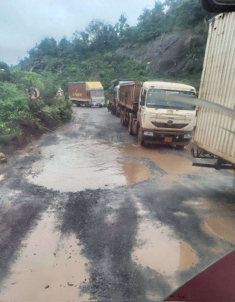 <a href="/CMO_Odisha/">CMO Odisha</a> ସାର,ମରଣଯନ୍ତା ସାଜିଥିବା ଦ୍ୱାରଶୁଣୀ ଘାଟି ଦେଇ ଯାଇଥିବା ଏନ୍.ଏଚ୍.୪୯  ମରାମତି ପାଇଁ କେନ୍ଦ୍ର ସରକାରଙ୍କ ପକ୍ଷରୁ କୋଟି କୋଟି ଟଙ୍କା ଅନୁଦାନ ଆସୁଥିବା ବେଳେ ସ୍ଥାନୀୟ ନେତା ଓ ଠିକାଦାର ମଧ୍ୟରେ ମଧୁଚନ୍ଦ୍ରିକା ଯୋଗୁଁ  ହେଉନାହିଁ କାର୍ଯ୍ୟ,ଯଦ୍ୱାରା ସାଧାରଣ ଜନତା ହନ୍ତସନ୍ତ ହେଉଛନ୍ତି |ଯଥାଶୀଘ୍ର ଦୃଷ୍ଟି ଦେବାକୁ ଅନୁରୋଧ