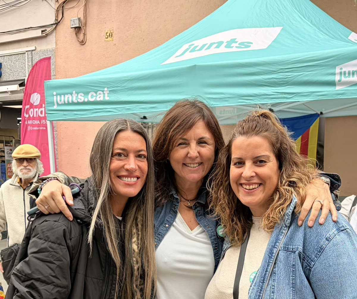✅ Gran afluència de veïns a la paradeta de <a href="/JuntsXCat/">Junts per Catalunya🎗</a>.
Amb la portaveu al Congrés, <a href="/miriamnoguerasM/">Miriam Nogueras 🎗</a>, i el portaveu de <a href="/JuntsRubi/">Junts Rubí</a>, <a href="/IvanVila_Ro/">Ivan Vila</a>, hem compartit el nostre projecte i hem escoltat què preocupa a la gent.
A peu de carrer, sempre!

#Rubicity