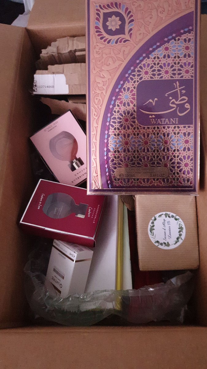 zahiirux's tweet image. Quand j&apos;ai fais mouqabala avec un akhy / après quand j&apos;ai refusé le mariage et qu&apos;il a envoyé un colis à ma mère pour la remercier de l&apos;accueil 😭