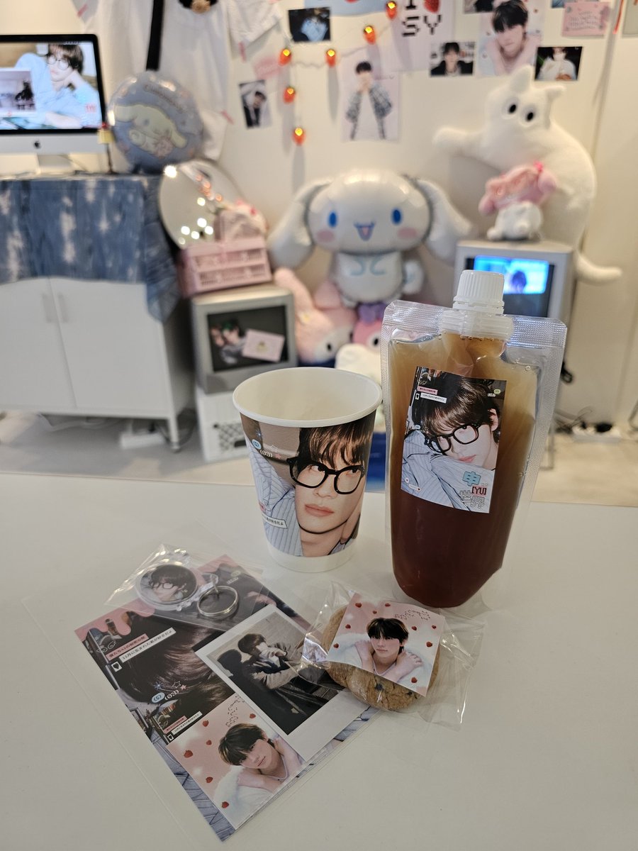 17171771_YU's tweet photo. 신유생카 투어 첫카페! 육교 내려오는데 바로 신유가 보여서 너무 반가웠잖아🤍 신유로 꽉꽉 아기자기 꾸며졌던 #여기는_신유세계
#투어스 #신유 https://t.co/nzCNL1Iqd0