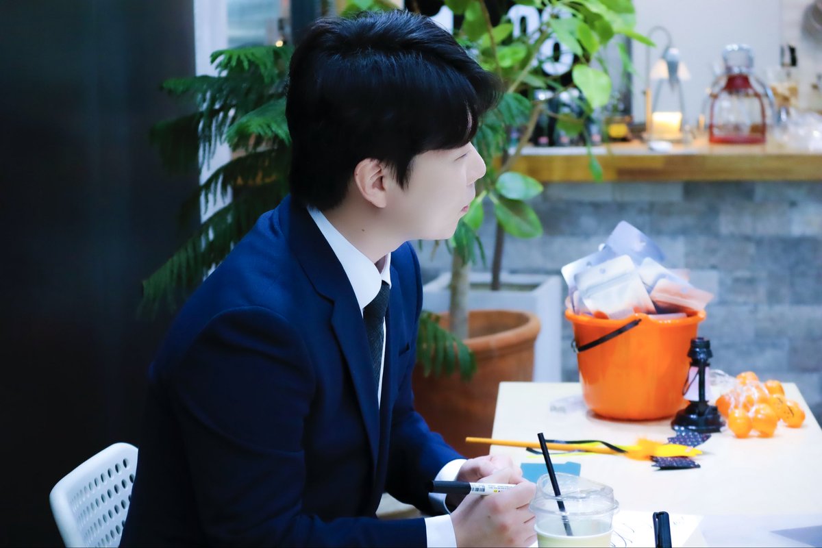 mellow_voice_'s tweet photo. 251101 데뷔 12주년 팬싸인회🎃
더 많은 사진은 카페에서 확인해 주세요! https://t.co/nTYVh8QxNa