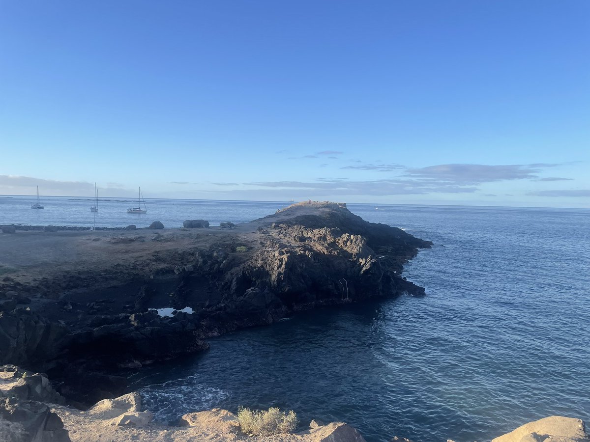 CallumSaunders8's tweet photo. Definitely worse places to get the morning run in. Coffee then some beers. It’s all about balance. https://t.co/zhvZzYGjDG