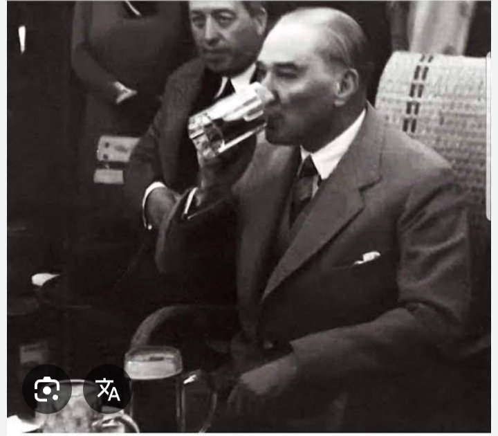 <a href="/uluser/">ULUSER</a> İslam'a "Gökten indiği sanılan kitapların dogmaları, Kuran okumaktan beyni sulanmış hafızların dini..." ve daha bunun gibi bir sürü sözleri olan, hayatı içki sofralarıda geçmiş, hayatını İslam'ın hukukunu, kaidelerini, kurumlarını ortadan kaldırmaya adamış ama  Müslüman...! 🤨😏