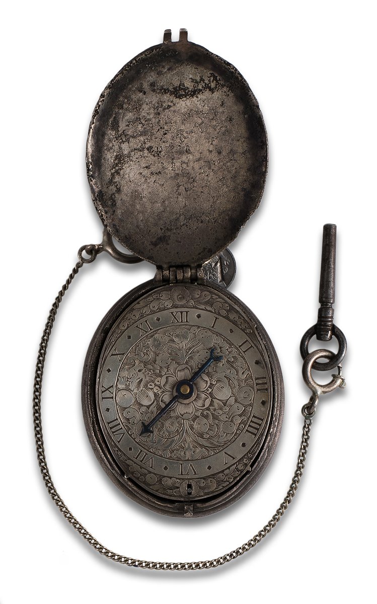 El Estado ejerció el Derecho de Tanteo por este reloj de bolsillo firmado por Randolfe Bull,  relojero de la reina Isabel I de Inglaterra en 1591.
tinyurl.com/56zax9rm
P. salida : 1.000 €
P. venta : 19.680 €
#rematesAnsorena