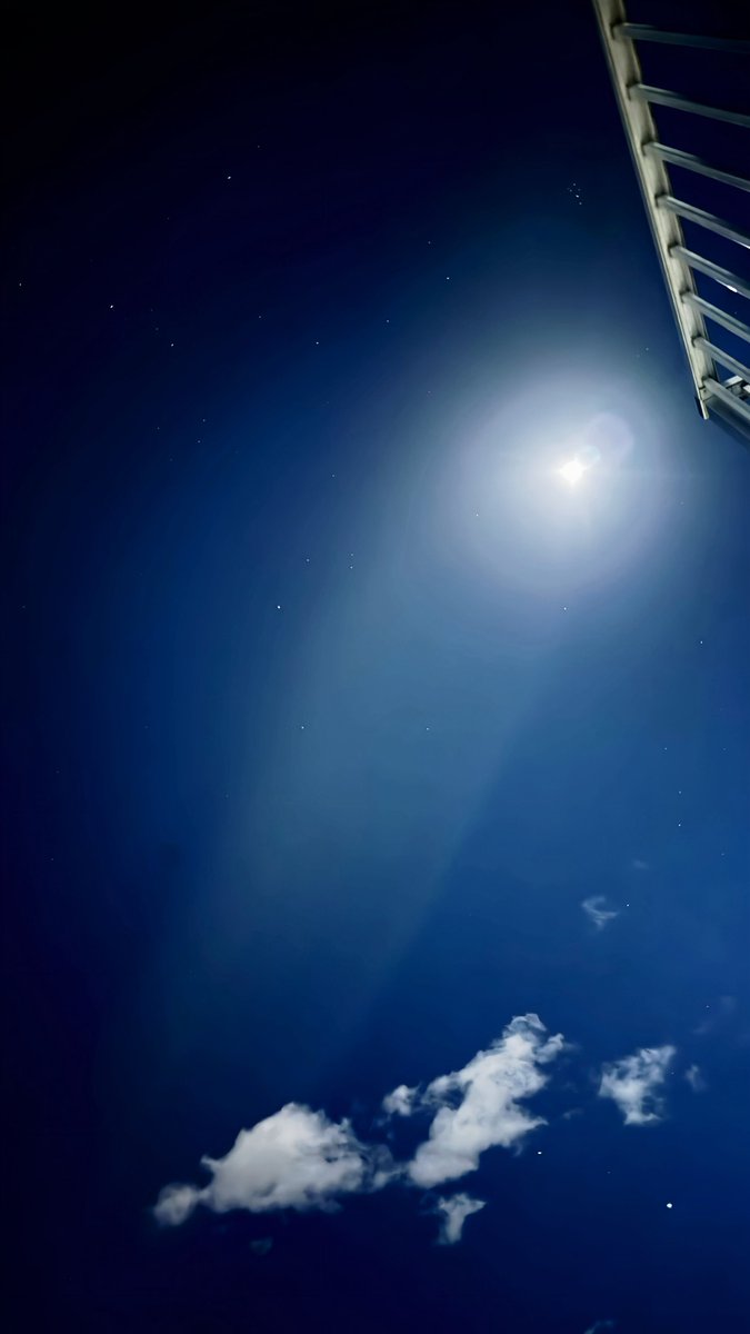 iphoneのカメラって星も映せるんだ🫢

#空の色