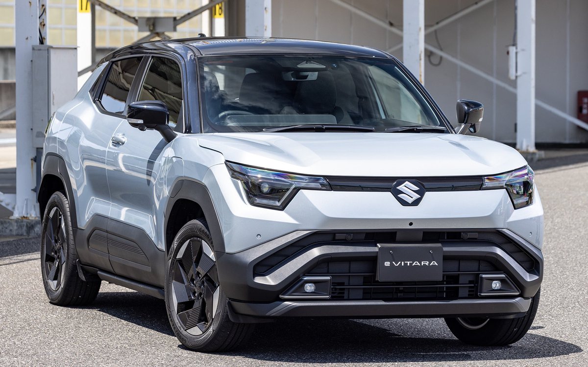 現行スズキ車の中でロゴ周辺に枠があるのはeビターラのみ。新型車もってくるのも粋やな