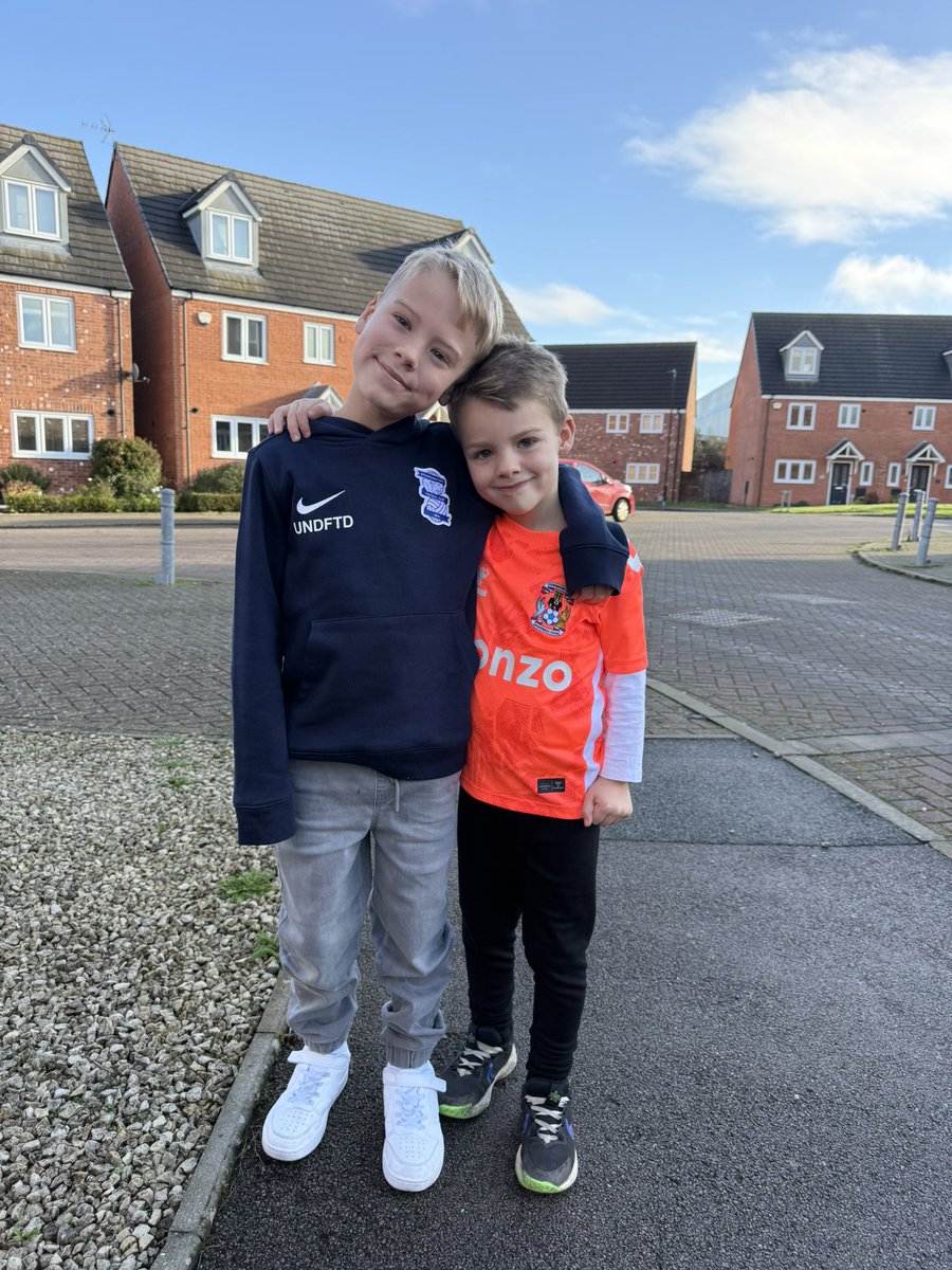 One kid going to Stoke with me
The other going to Middlesbrough with his dad 😭
#pusb #bcfc