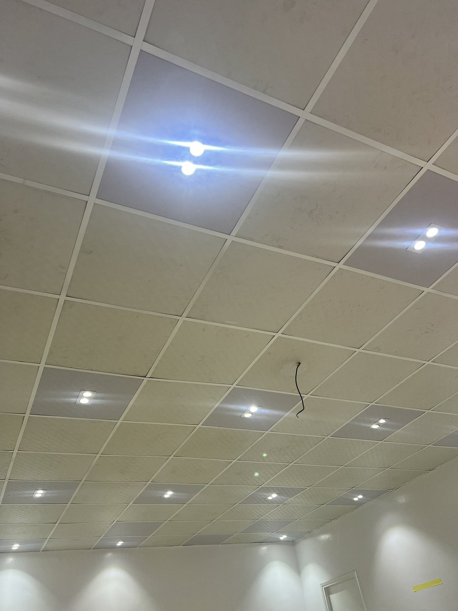 uzoart's tweet image. I wanted to change the ugly ceiling in the gallery to a seamless pattern. The pattern that was given and what was sent to me

The annoying part is these people were recommended and I asked them to send a sample first. Instead, they went into full production, tried to tell me its…