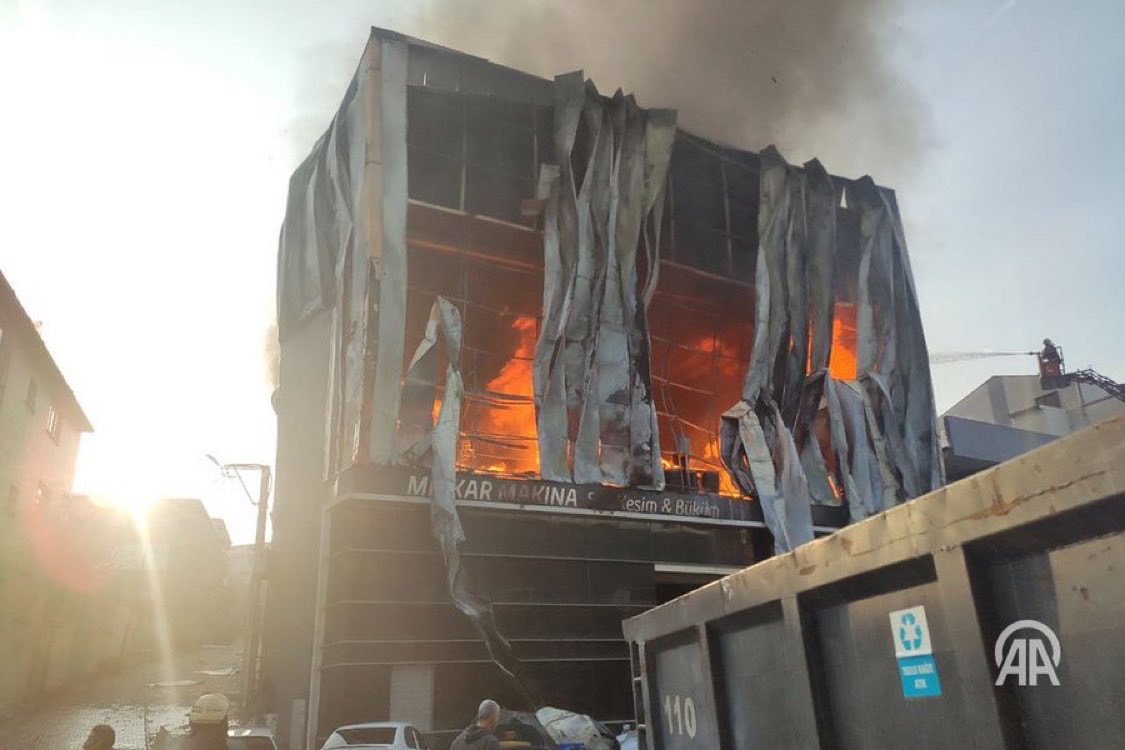 Dilovası’da bir parfüm deposunda meydana gelen yangında hayatını kaybeden kardeşlerimize Allah’tan rahmet, ailelerine başsağlığı ve sabır; yaralı kardeşlerimize de acil şifalar diliyorum.