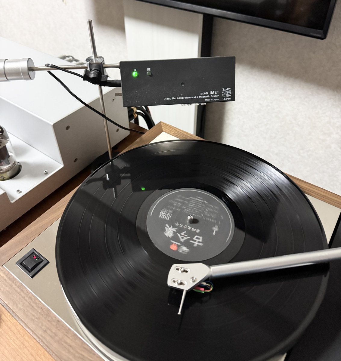 sato_1117's tweet photo. csport  IME1 使っていますが
これからの乾燥時期とても恩恵を
受けてます😊
LINN LP12のフェルト製
ターンテーブルマットから
レコードを取り外す時
マットがレコードにくっついて
くることがなくなり、プチプチノイズも
かなり減りました😊

#csport
#IME1 https://t.co/2J4Is9nDgZ