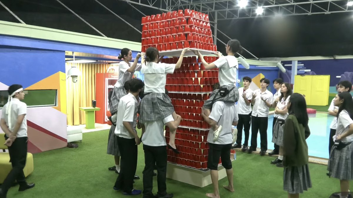 .•* leo tweet media