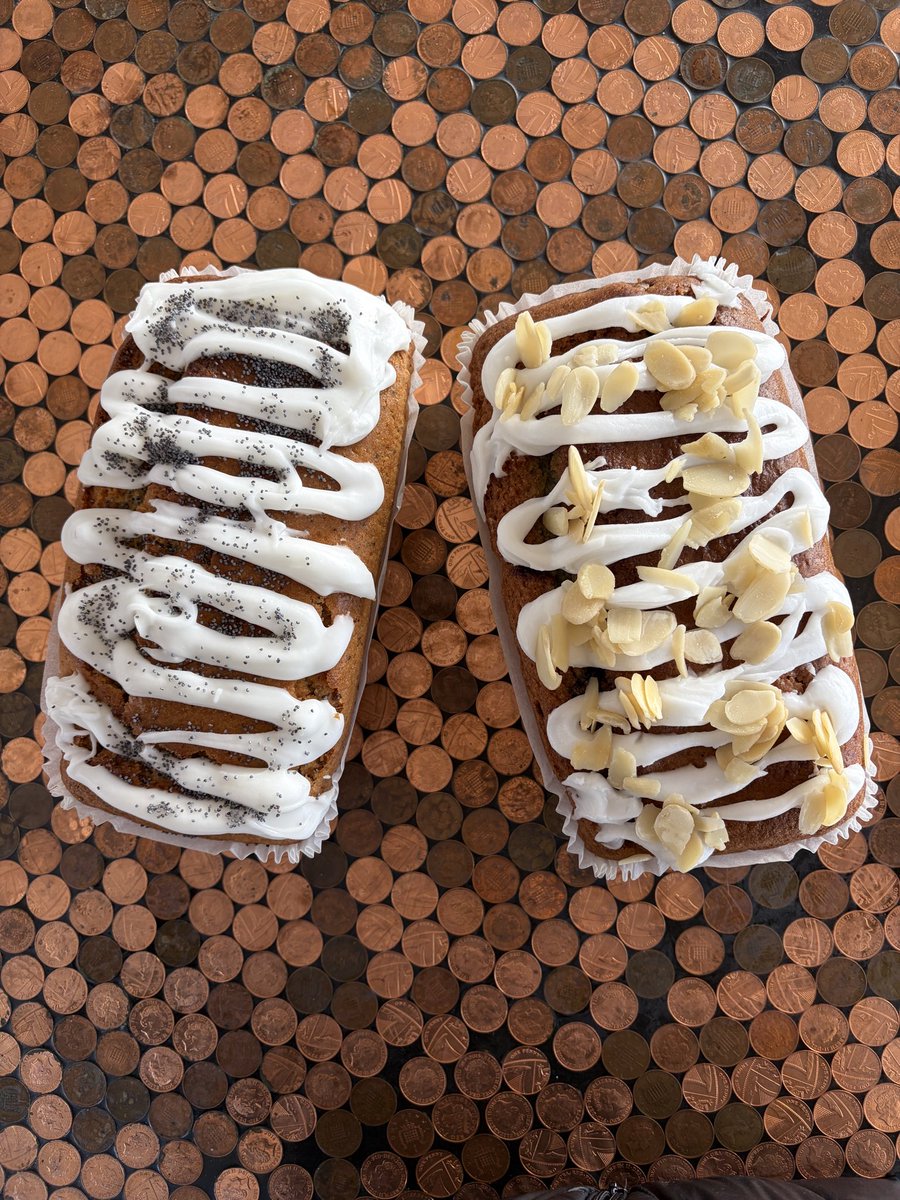 Back open today with some top tier cakes. Blueberry Bakewell and Lemon and Poppyseed available for your delight. 

Open 11am - 3pm today and tomorrow 💚