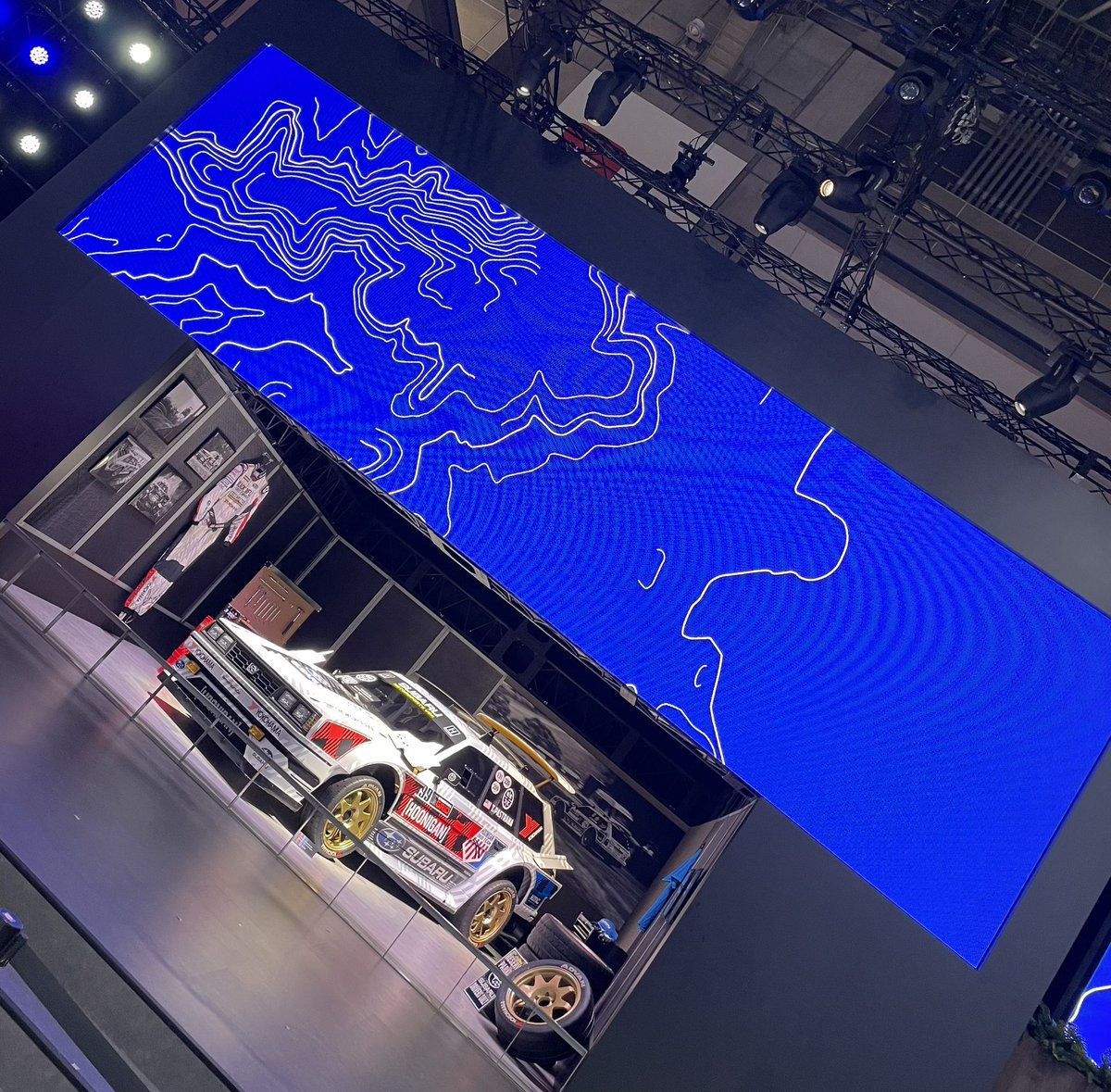 FjHbz8sbr's tweet image. モビリティーショーSUBARUブースで液晶に流れてた謎の線、これ太田にある金山の等高線ではありませんかね？？？？