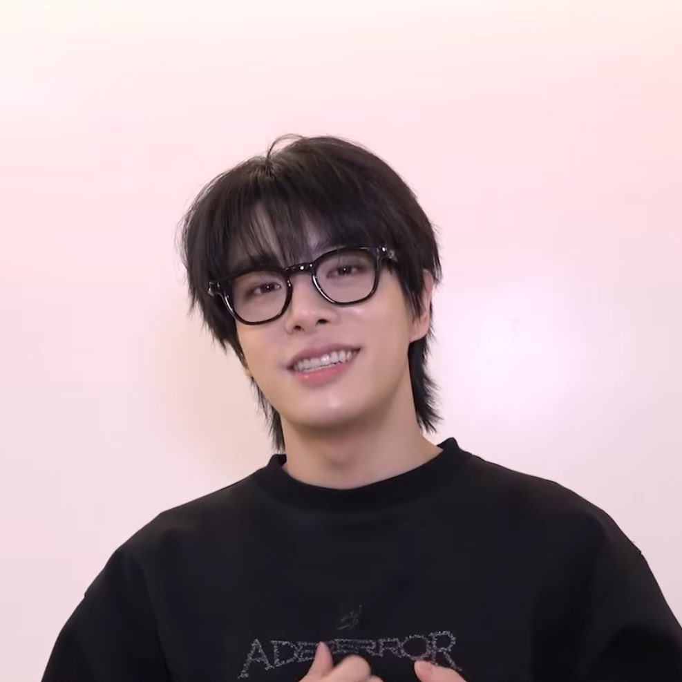 heartis_jake's tweet photo. ชาติ ศาสนา เจคแว่น https://t.co/dxgR9QlyJ7