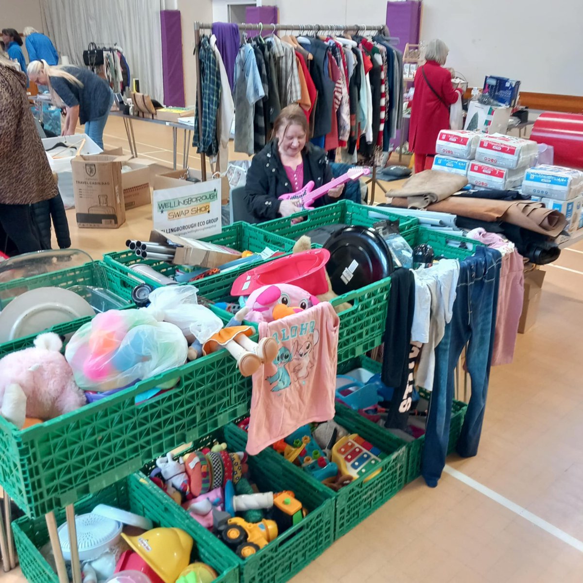 wellyeco's tweet image. INDOOR BOOT SALE &amp;amp; SWAP SHOP on now! 

The place to be is Glamis Hall this Saturday morning (8th November) 9am-12 midday for their Indoor Boot Sale.

The are lots of second hand stalls including Swap Shop plus there&apos;s hot food &amp;amp; a cafe too. 

See you this morning 9-12! #swapshop