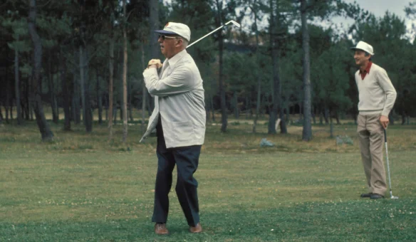 kaedoskopio's tweet image. Francisco Franco playing golf.