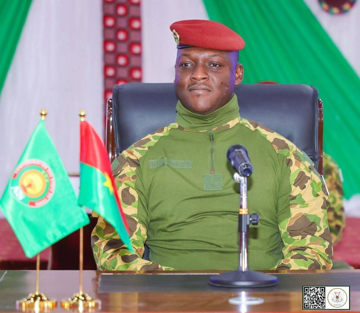 DelphineSankara's tweet image. 🛑Burkina🇧🇫/En face de la délégation d&apos;Afro-descendants venus des 4 coins du monde, le @CapitaineIb226 s&apos;est adressé à la délégation  sans langue de bois tout en appelant les #Africains à s&apos;organiser pour vaincre la seconde colonisation en cours imposée par
1/2